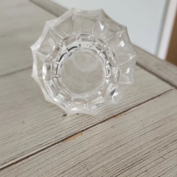 Elegant Clear Glass Fan-Top Vase - Picture 2 of 4